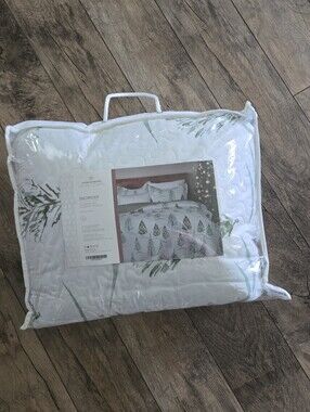 Living Quarters Holiday Edition Queen Snowday Coverlet Set